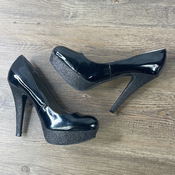 G by Guess Women’s Patent Leather and Sparkle Platform High Heels, size 8 - Picture 2 of 11